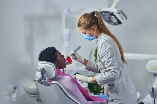 Quels sont les différents types de services offerts par les dentistes à Marseille ?